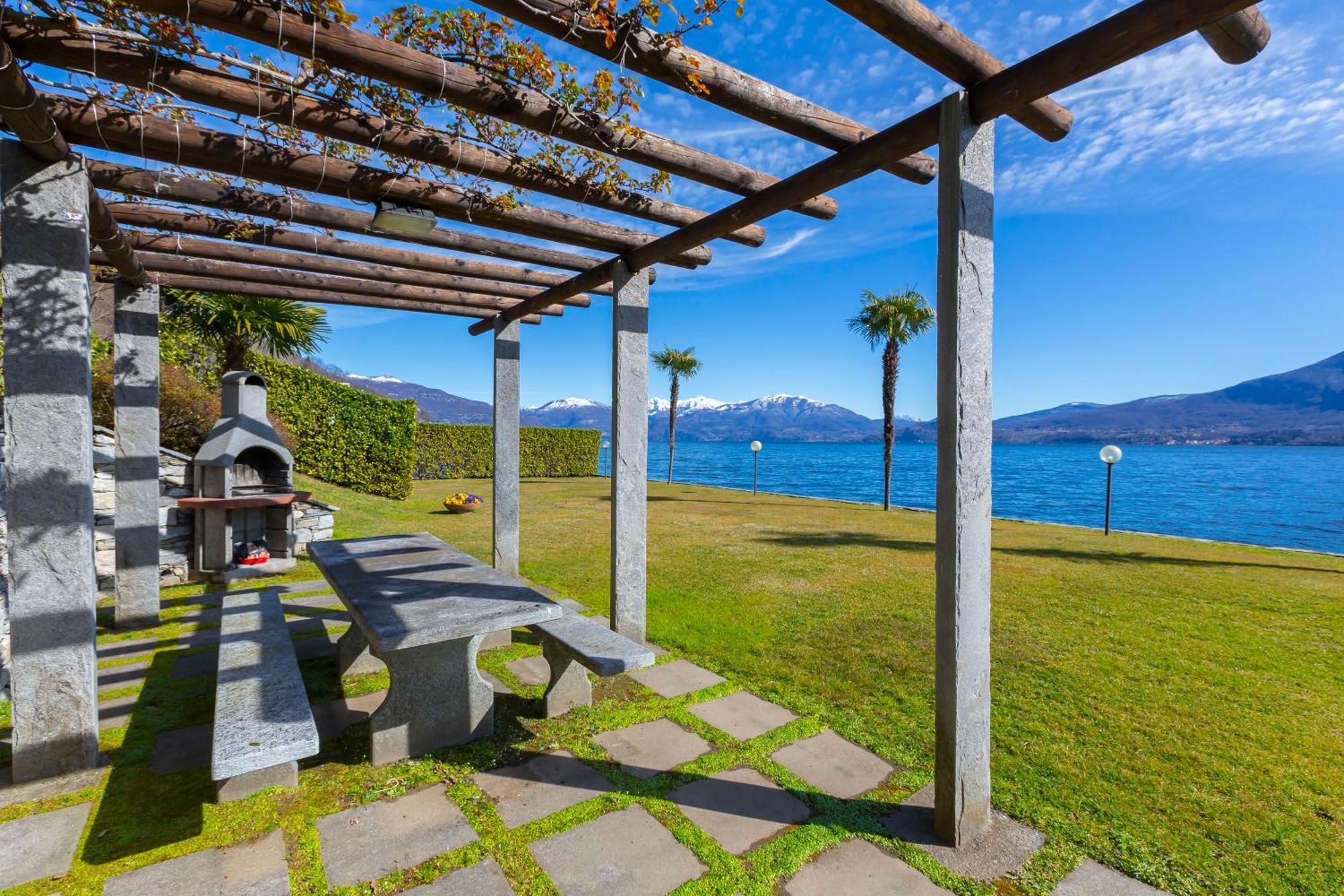 Blu Lake Apartment On Ghiffa Beach - Happy Rentals Εξωτερικό φωτογραφία