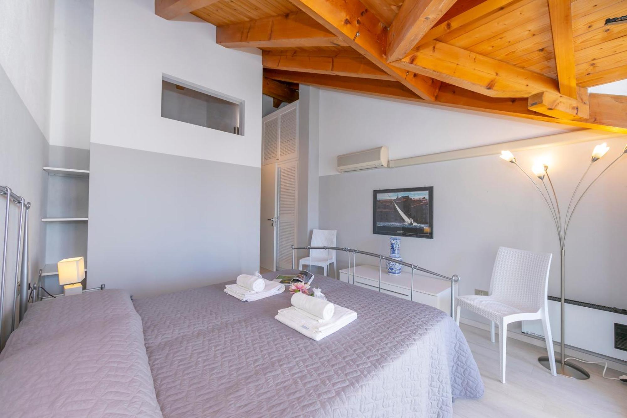Blu Lake Apartment On Ghiffa Beach - Happy Rentals Εξωτερικό φωτογραφία