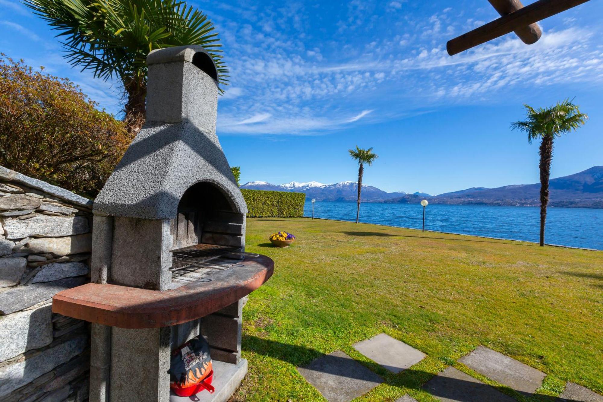 Blu Lake Apartment On Ghiffa Beach - Happy Rentals Εξωτερικό φωτογραφία